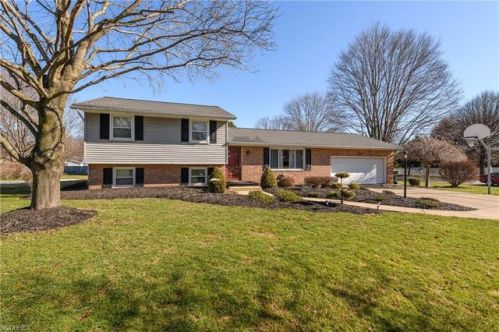 7621 Mudbrook St, Massillon, OH 44646-1100
