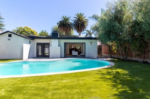 14633 Albers St, Van Nuys CA 91316-2602 exterior