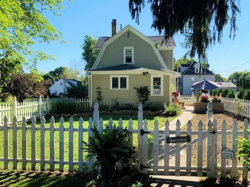 212 Mercer St, New Wilmington, PA 16142-1110