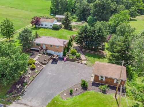 571 Little Daniels Run Rd, Scenery Hill, PA 15360-1717