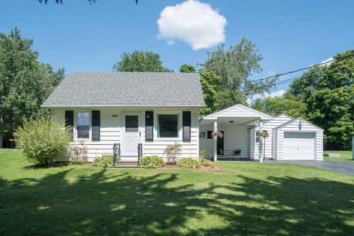 4244 Meadowbrook Pkwy, Buffalo, NY 14219-2928