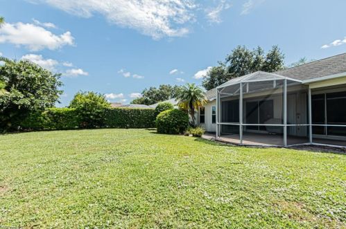 1921 Piccadilly Circus, Naples FL 34112-3688 exterior