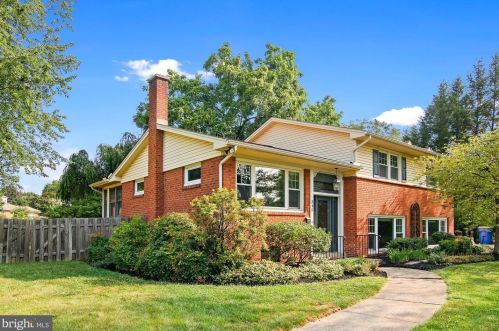 345 30th St, Camp Hill, PA 17011-2809