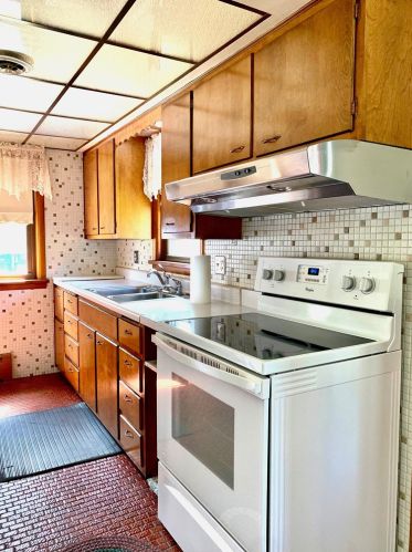 210 Berens St, Dyer IN  46311-2106 exterior