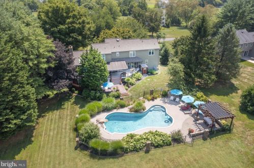 103 Willow Glen Dr, Kennett Sq, PA 19348-2545