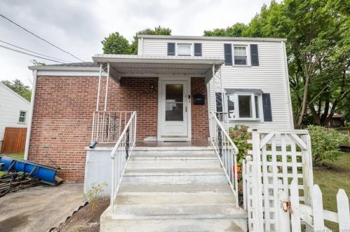 41 Fenway St, Stamford, CT 06902-2803