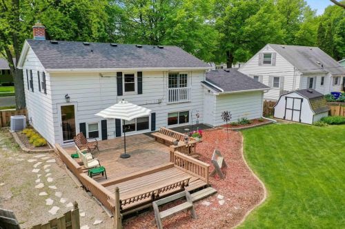 1242 Thorndale St, Green Bay, WI 54304-3946