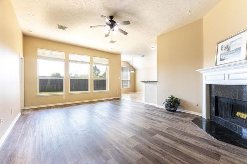10004 King William Dr, Morgans Point, TX 77571-4526