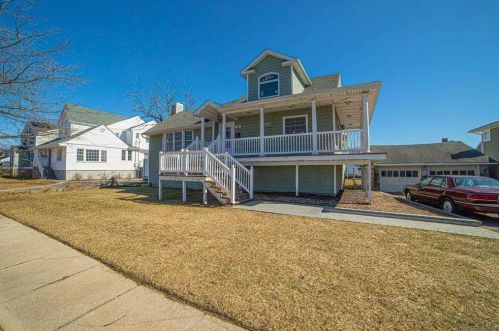 48 Norman Ave, Amityville, NY 11701-4207