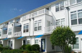221 Marina Pkwy, Lorain, OH 44052-2081