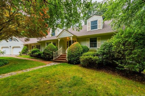 27 Mullen Hill Rd, Waterford, CT 06385-1908