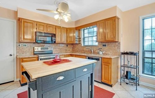 97 Suleski Ct, Mahwah NJ  07430-2961 exterior