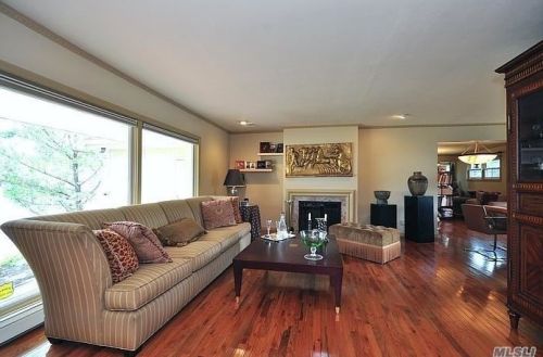 1 Thompson Dr, East Rockaway, NY 11518-2116