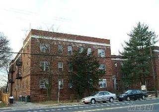 700 Merrick Rd, North Baldwin, NY 11510-3527