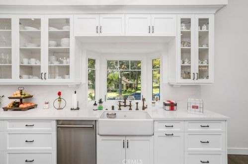 864 Kenneth Rd, Glendale CA  91202-1448 exterior