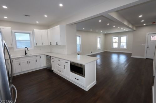 1045 Hunterdon St, Newark NJ  07112-2412 exterior