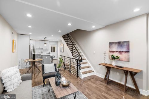 1806 Marshall St, Philadelphia PA  19122-2109 exterior