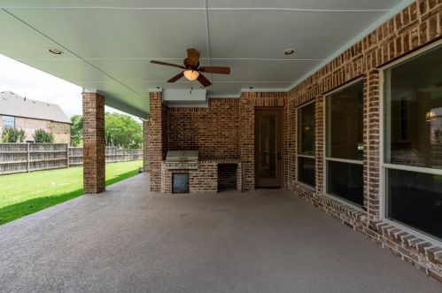 4004 Rothschild Dr, Lewisville TX  75022-5339 exterior