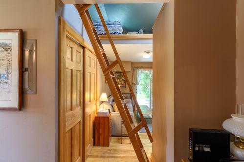 22 Herring Crk Rd, Marthas Vineyard MA 02568-6503 exterior