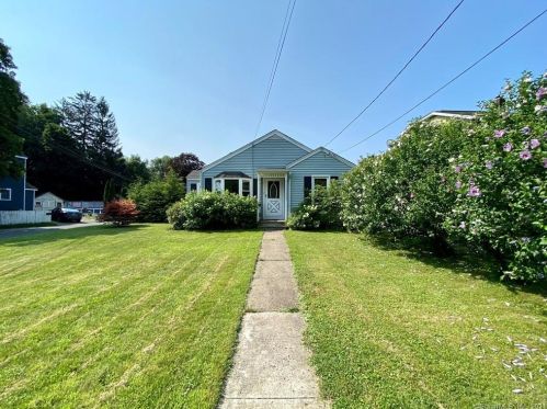 7 Fleetwood Ave, Bethel, CT 06801-1708