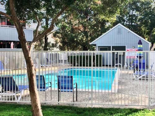966 La Barbera Dr, San Jose, CA 95126-3935