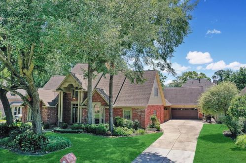 4918 Maple Terrace Dr, Humble, TX 77345-2412