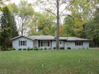 9315 Highland Dr, Cleveland, OH 44141-2607