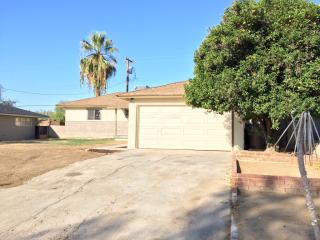 2308 Edgewood St, Bakersfield, CA 93306-4812