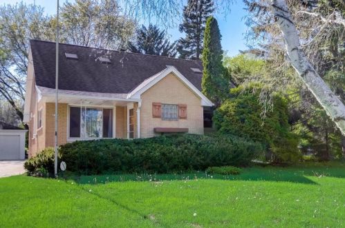 8575 68th St, Milwaukee, WI 53223-2720