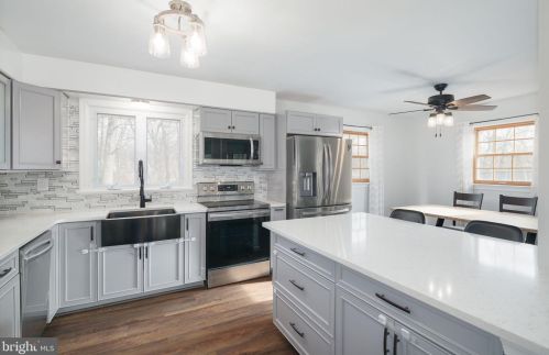 1221 Oakwood Rd, Tavistock NJ  08033-3632 exterior