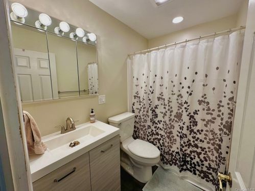 45 Eisenhower Dr, Middletown NY  10940-4543 exterior