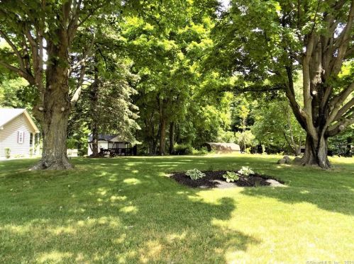 282 Hayden Sta Rd, Windsor CT 06095-1407 exterior