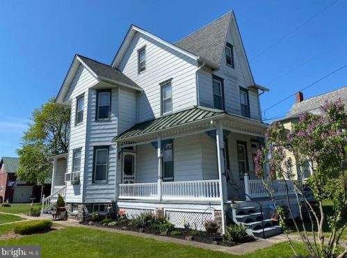 146 Main St, Richlandtown, PA 18955-1048
