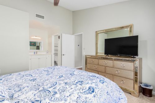 3010 Blackhawk Dr, Phoenix AZ  85050-4706 exterior