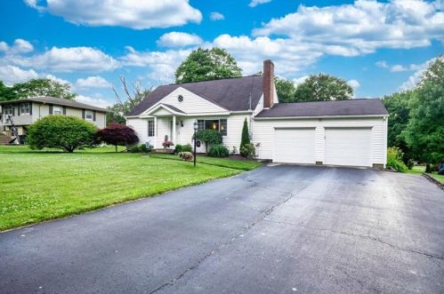 15 Cochran Dr, New Castle, PA 16105-1813