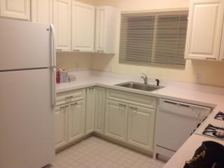 1024 Brittany Dr, Wayne NJ  07470-3230 exterior