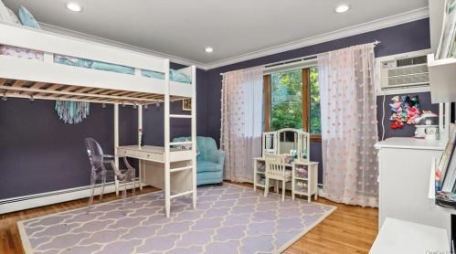 132 Woodland Dr, Pleasantville NY  10570-3612 exterior