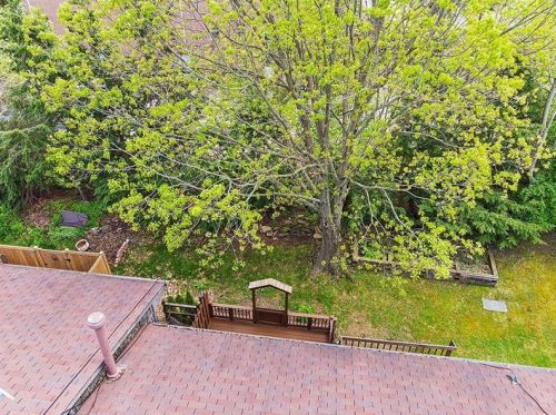 502 Bayberry Ln, Imperial PA  15126-9661 exterior