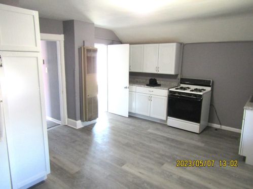 1679 71st St, Milwaukee, WI 53214-4832