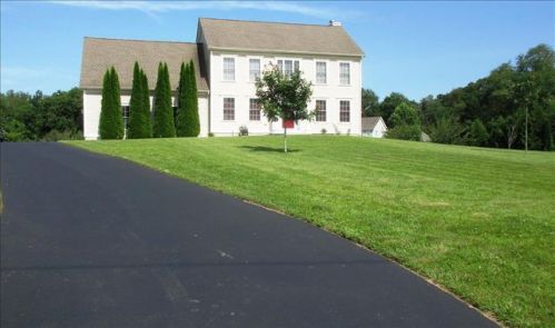 9 Tyler Dr, Norwich, CT 06365-8137