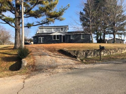 121 Dennis Rd, Hendersonville, TN 37075-2123