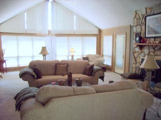 8611 Island Point Rd, Charlotte NC  28278-6900 exterior