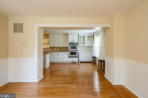 1042 Charter Oaks Dr, Lansdale PA exterior