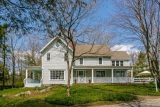 545 Hoyt St, Tokeneke, CT 06820-2016