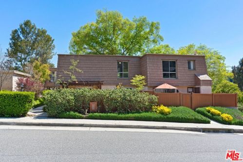 4002 Yankee Dr, Calabasas, CA 91301-3539