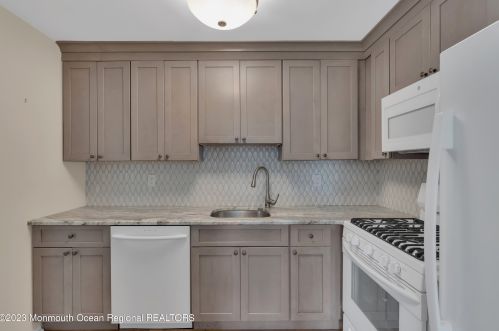 1110 Lilly Ln, Jackson Twp NJ  08527-4142 exterior