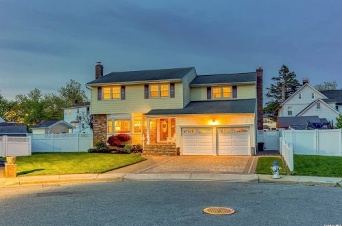 2569 Washington Blvd, North Bellmore, NY 11710-2642
