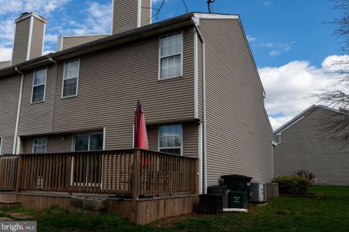 113 Teakwood Ct, Norristown PA  19401-1638 exterior