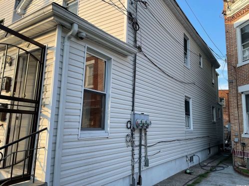 112-31 Dillon St, Jamaica, NY 11433-3812