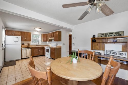 383 Whittier Dr, Fremont NH  03044-3328 exterior